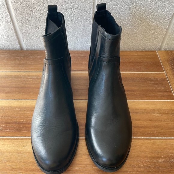 Max Studio Gwyne Chelsea Boot in Black - Picture 4 of 9